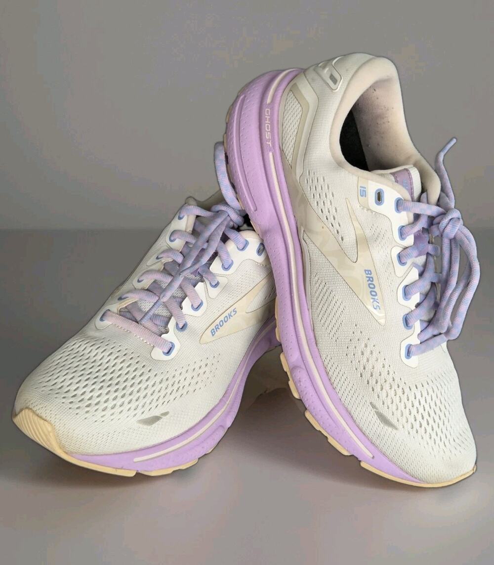 Brooks Ghost 15 Women running shoe 8B / 1203801B166